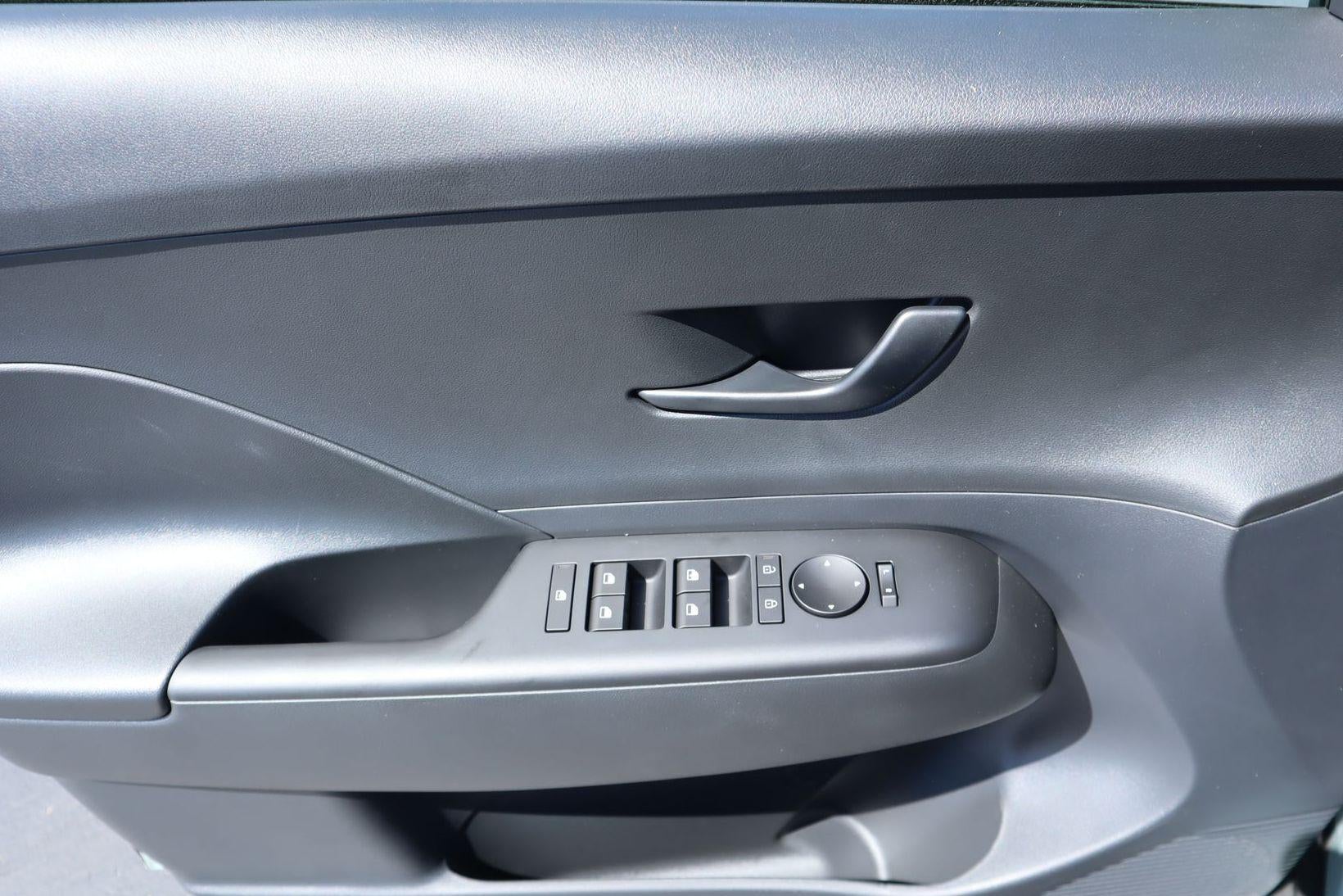 2026 Hyundai KONA SE FWD