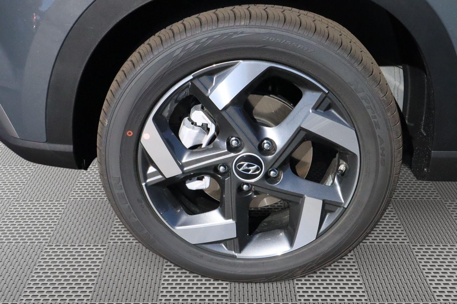 2026 Hyundai VENUE SEL W/Two-Tone Roof