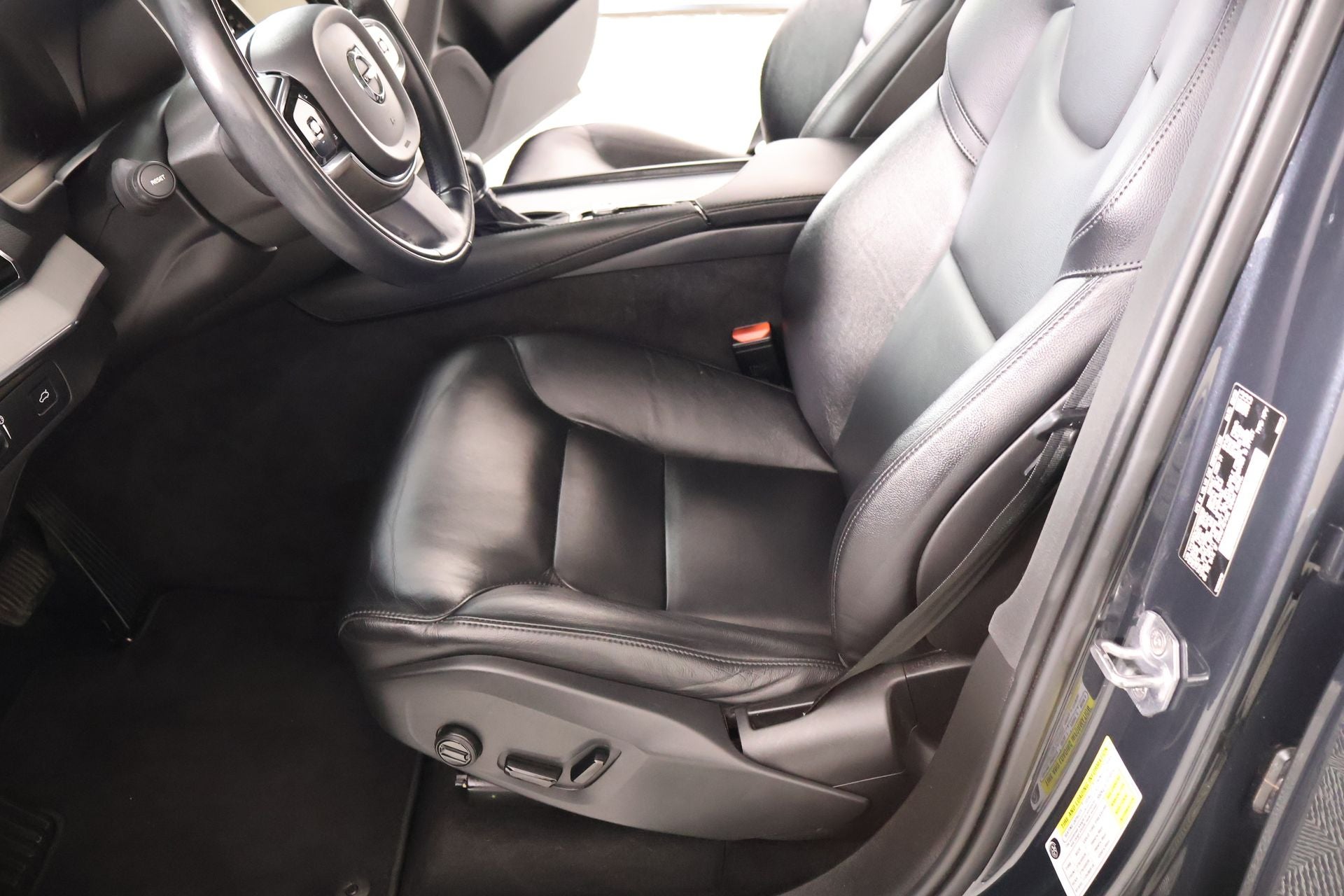 2021 Volvo XC90 T5 Momentum