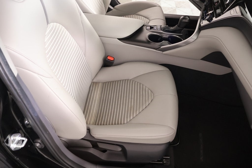 2022 Toyota Camry Hybrid SE