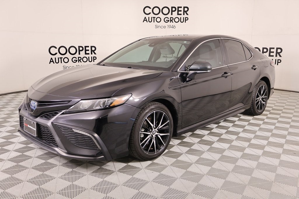 2022 Toyota Camry Hybrid SE