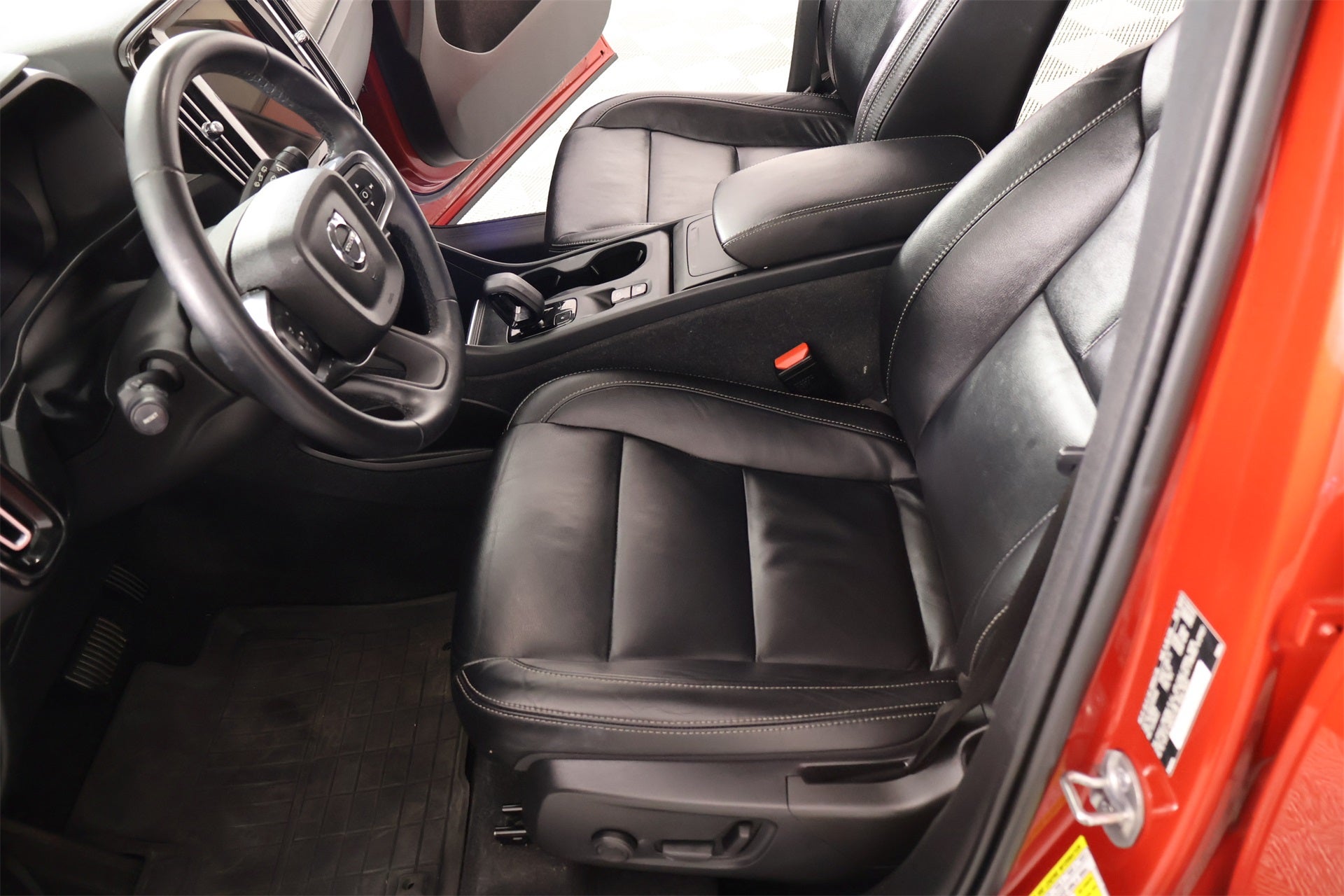 2023 Volvo XC40 Core