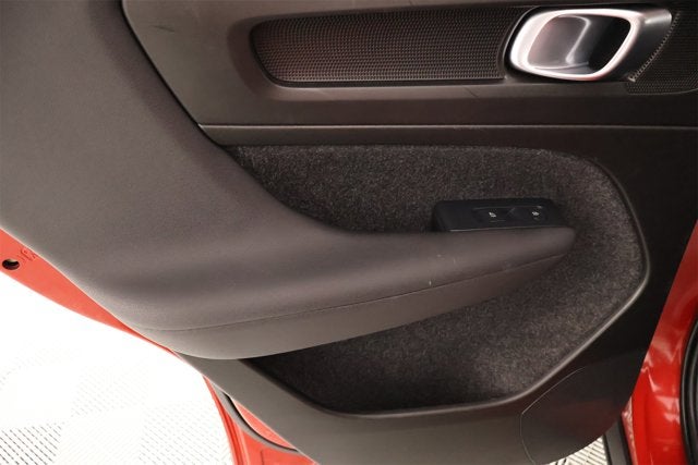 2023 Volvo XC40 Core