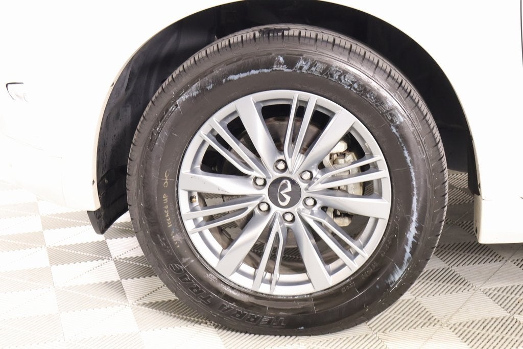 2023 INFINITI QX80 LUXE