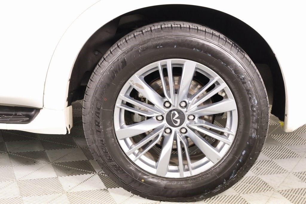 2023 INFINITI QX80 LUXE